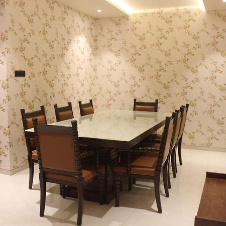Hotel Madhuban Silvassa Buitenkant foto