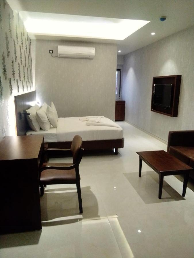 Hotel Madhuban Silvassa Buitenkant foto