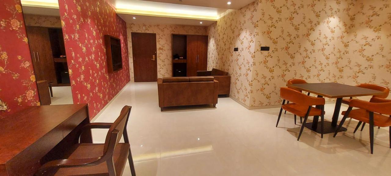 Hotel Madhuban Silvassa Buitenkant foto