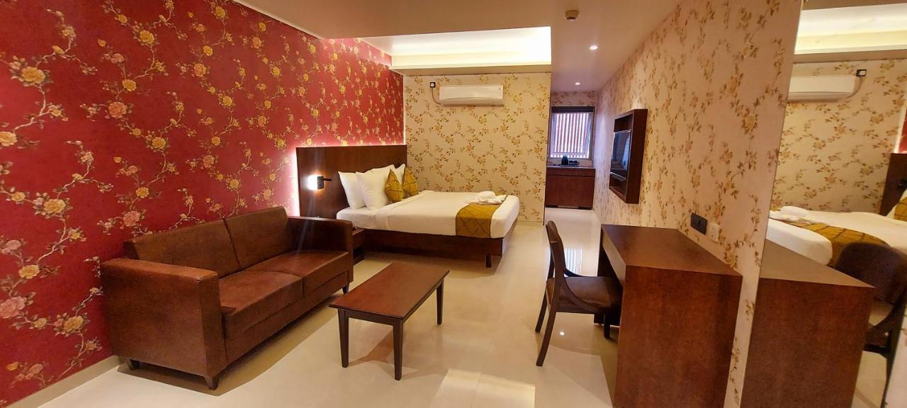 Hotel Madhuban Silvassa Buitenkant foto