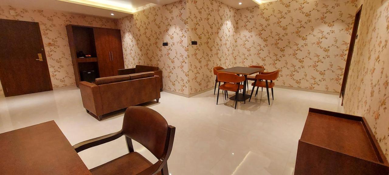 Hotel Madhuban Silvassa Buitenkant foto