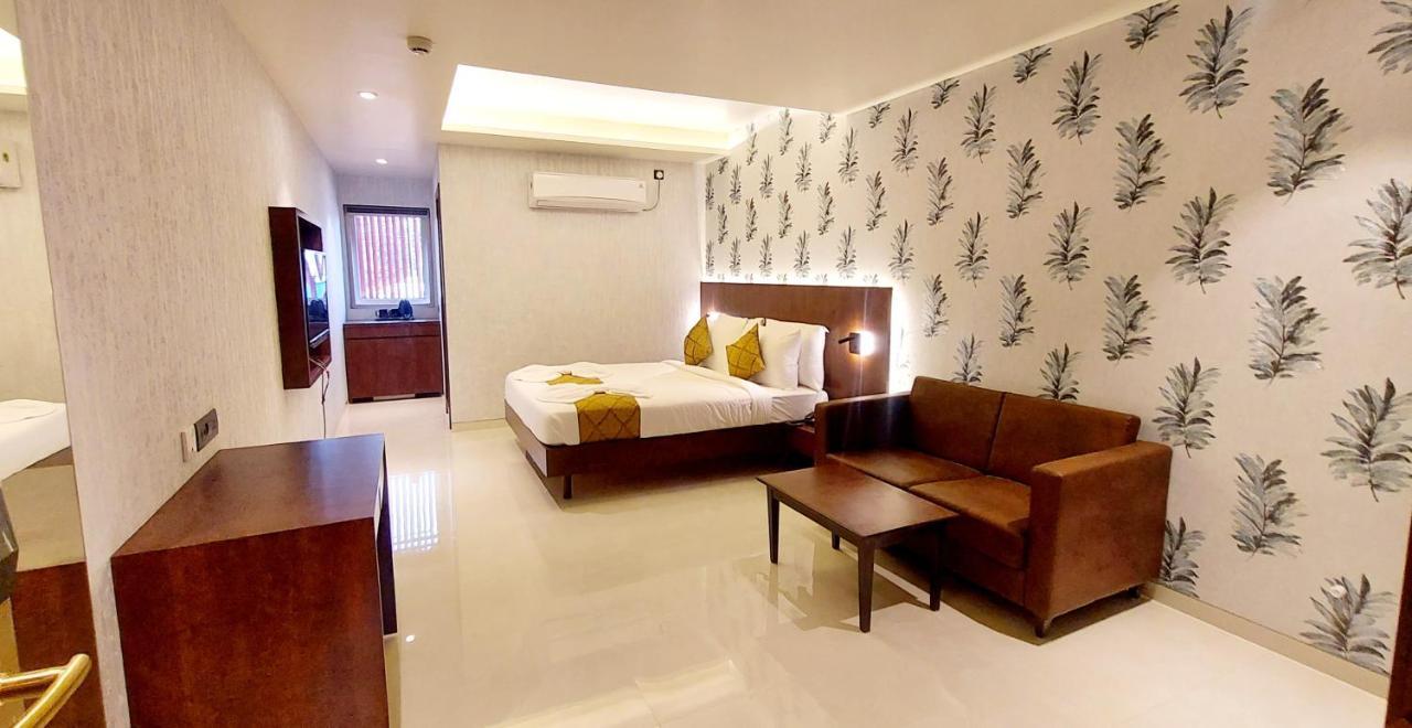 Hotel Madhuban Silvassa Buitenkant foto