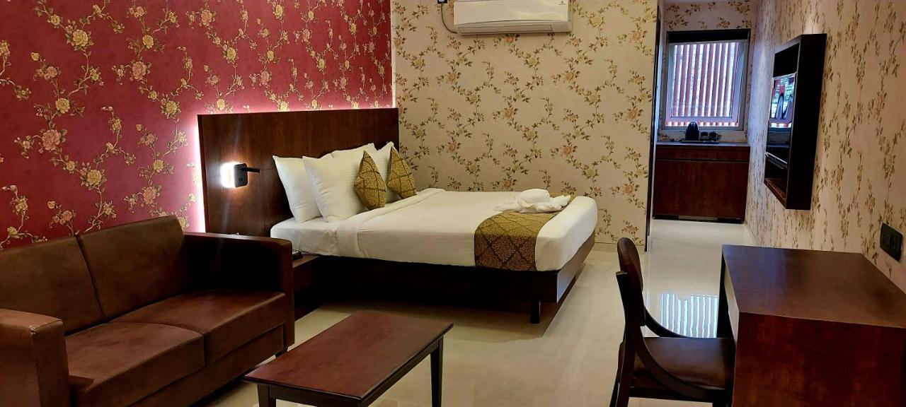 Hotel Madhuban Silvassa Buitenkant foto