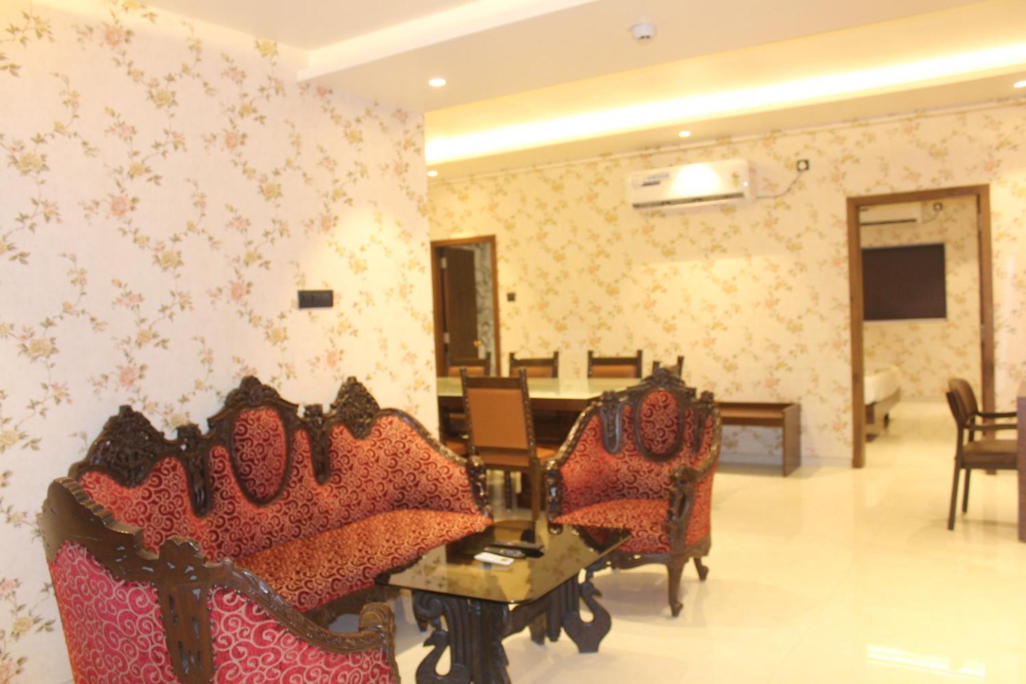 Hotel Madhuban Silvassa Buitenkant foto