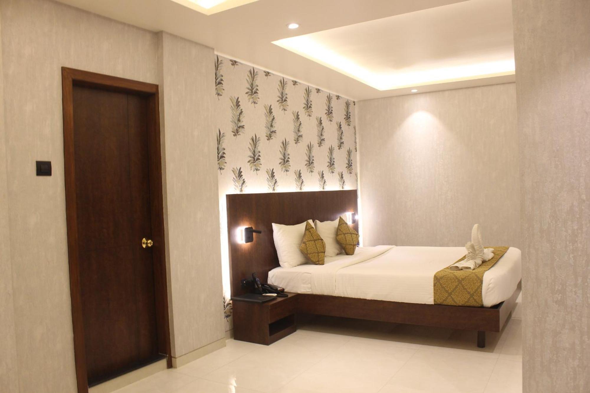 Hotel Madhuban Silvassa Buitenkant foto