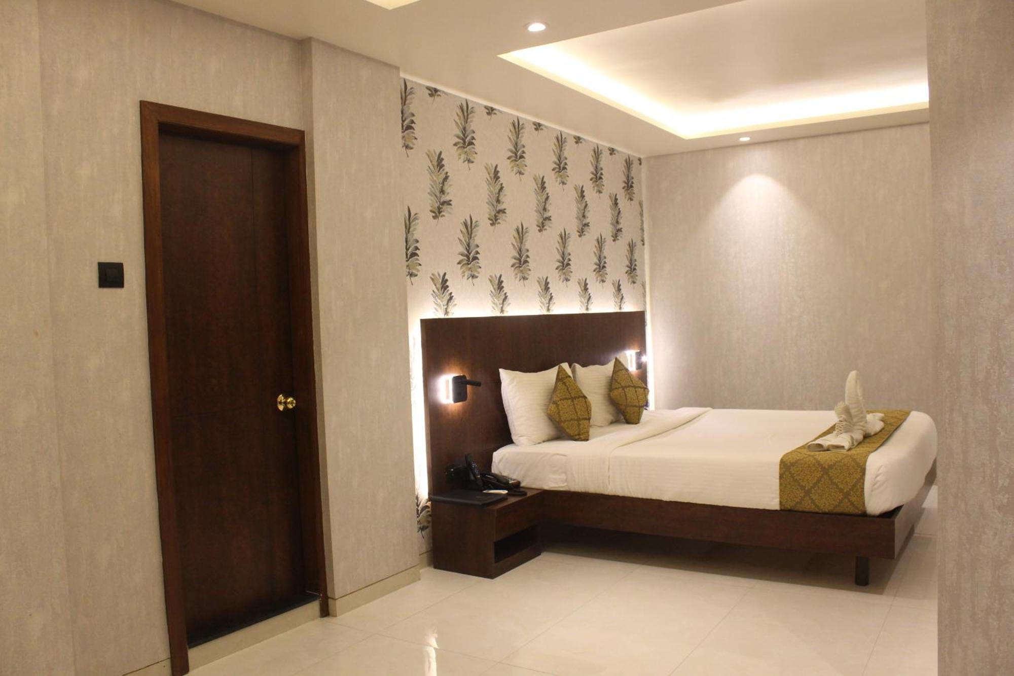 Hotel Madhuban Silvassa Buitenkant foto