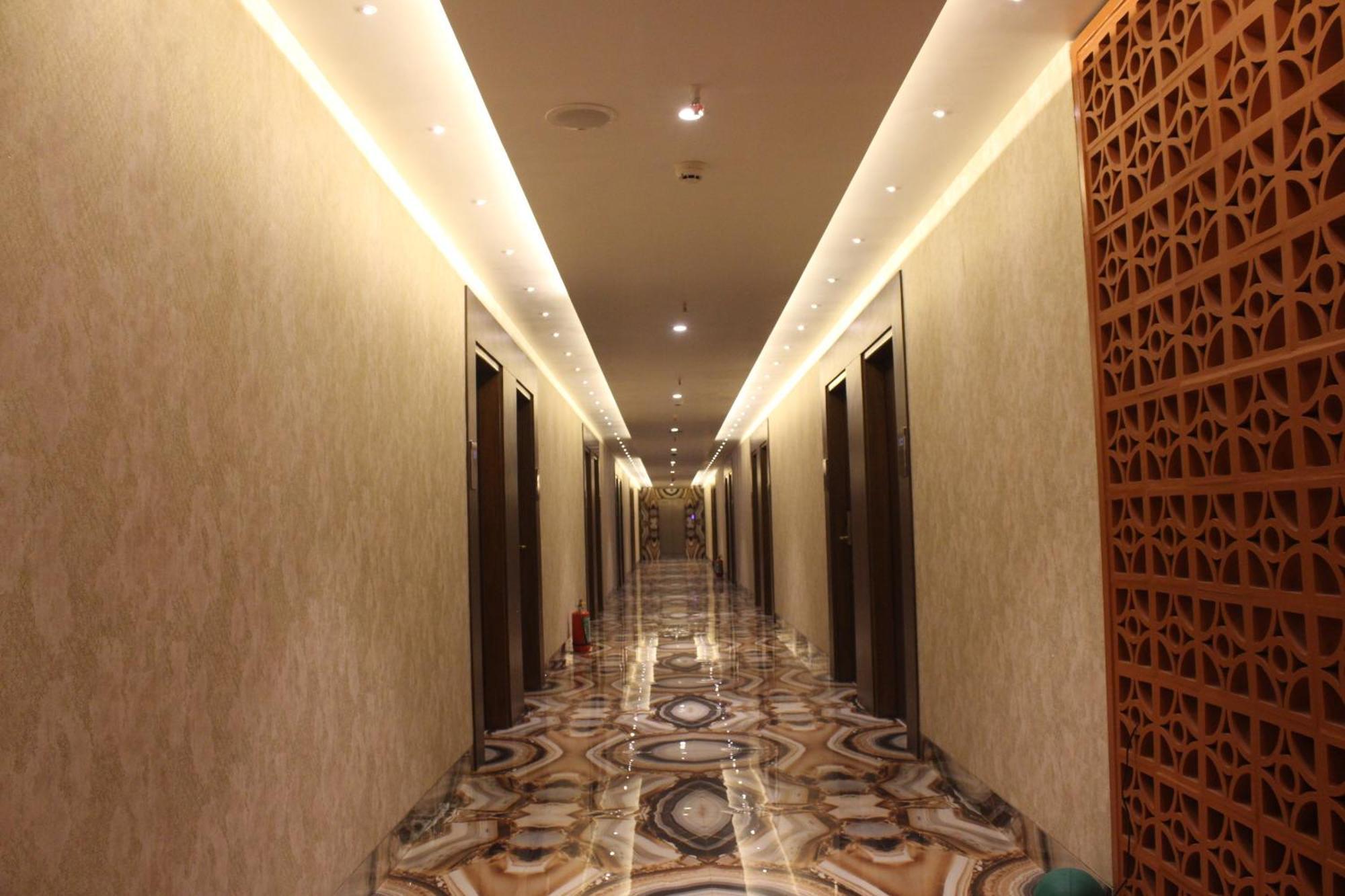 Hotel Madhuban Silvassa Buitenkant foto