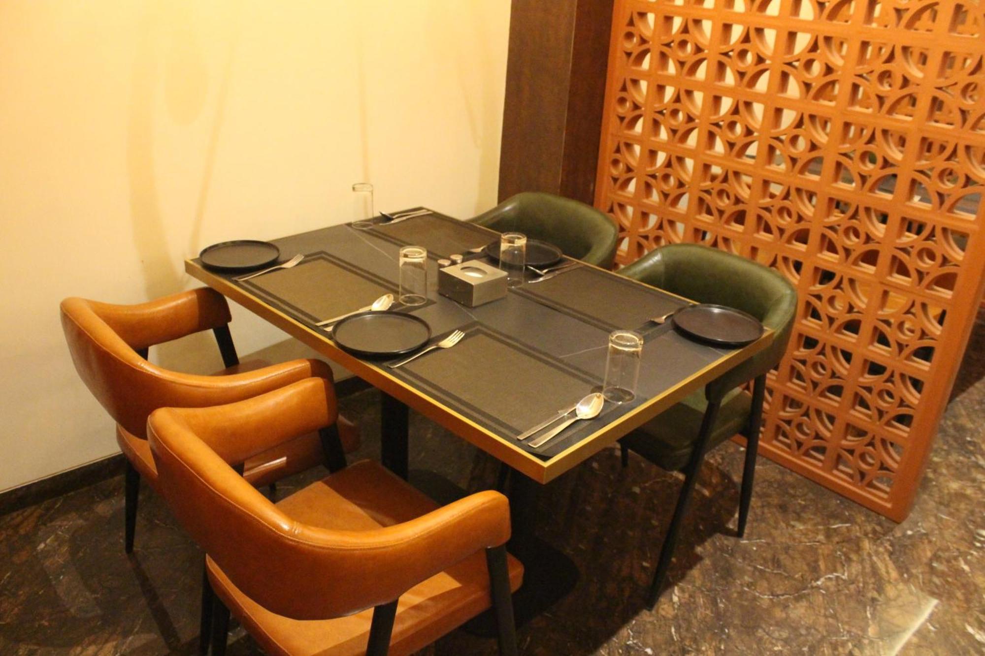 Hotel Madhuban Silvassa Buitenkant foto