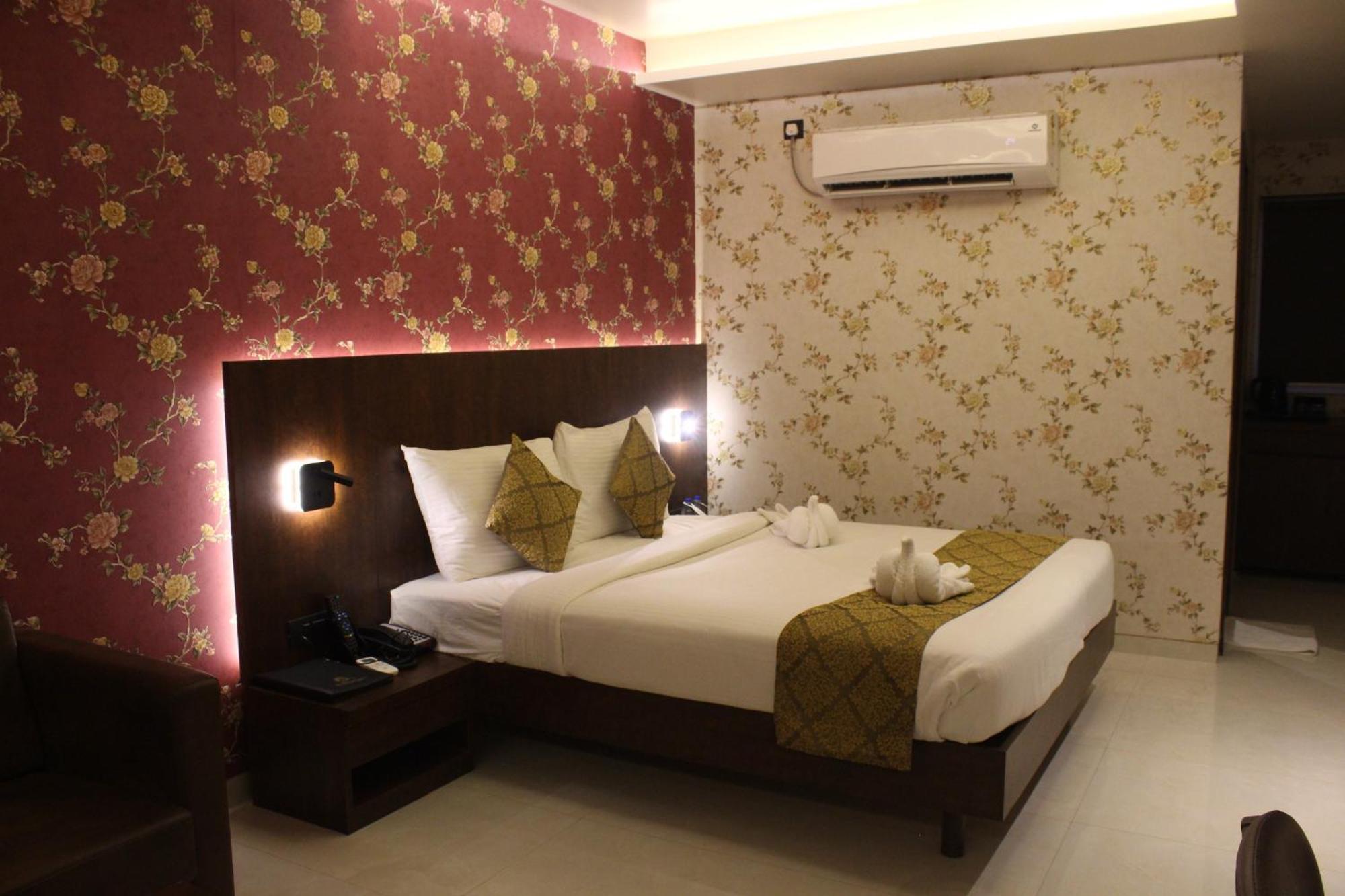 Hotel Madhuban Silvassa Buitenkant foto