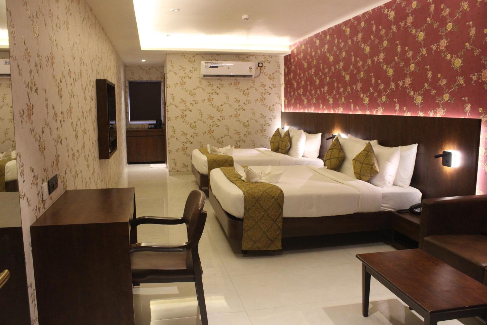Hotel Madhuban Silvassa Buitenkant foto