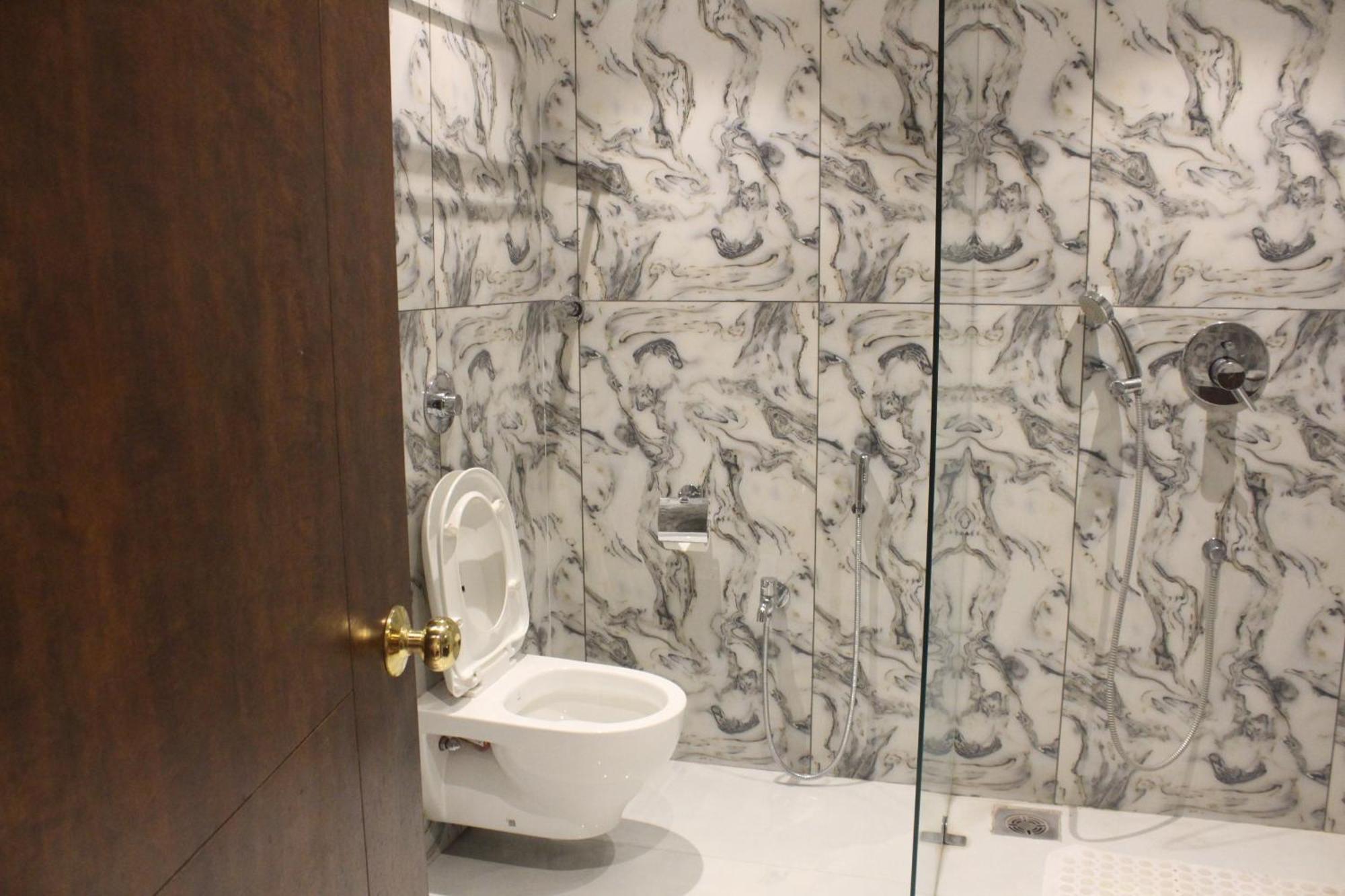 Hotel Madhuban Silvassa Buitenkant foto